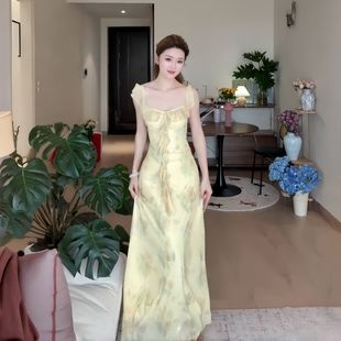 GirlsAt18 长裙 黄色印花吊带连衣裙女夏季 高级海边度假荷叶边修身