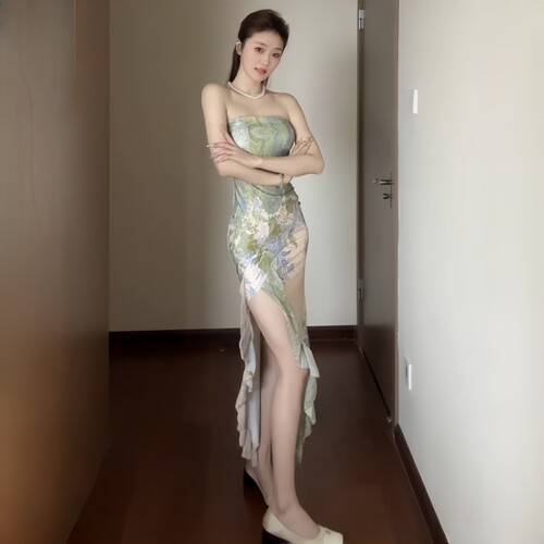 GirlsAt18 性感抹胸连衣裙女夏季高级感气质收腰海边度假开叉长裙