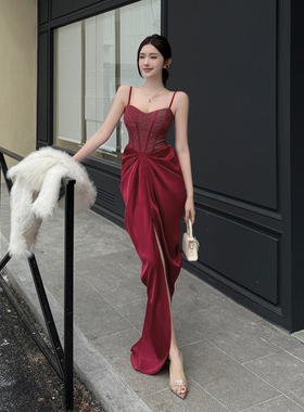红色吊带闪闪连衣裙女性感开叉包臀长裙宴会晚礼服高级感生日裙子