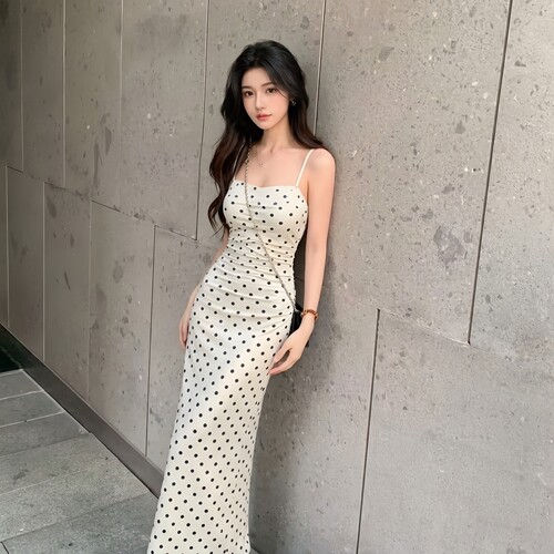 法式白色波点吊带修身包臀连衣裙