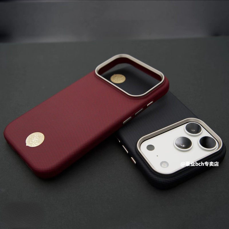 凯夫拉纹新年红黄财神适用iPhone17ProMax碳纤维纹磁吸手机壳苹果16PM肤感磨砂16pro防摔高级超薄全包pc硬男