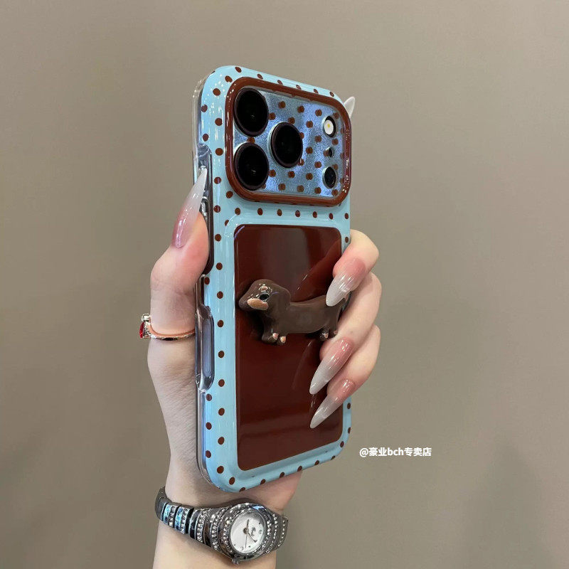 立体可爱卡通腊肠狗适用苹果17Pro手机壳女iphone16promax新款15Pro全包18Pro防摔保护套17小众波点带手链男