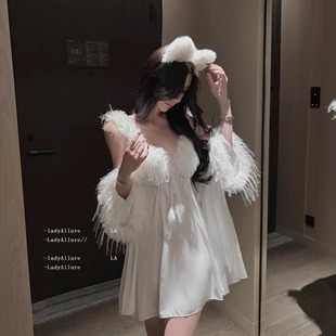「LA」雪芙沉溺 女 性感毛茸茸纯欲甜美梦幻羽毛缎面睡裙袍冬套装