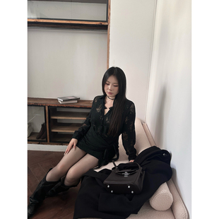 连衣裙秋 性感辣妹风V领蕾丝镂空长袖 大小姐微胖大码 黑色情书