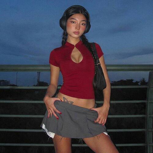 胸前镂空短袖性感T恤女