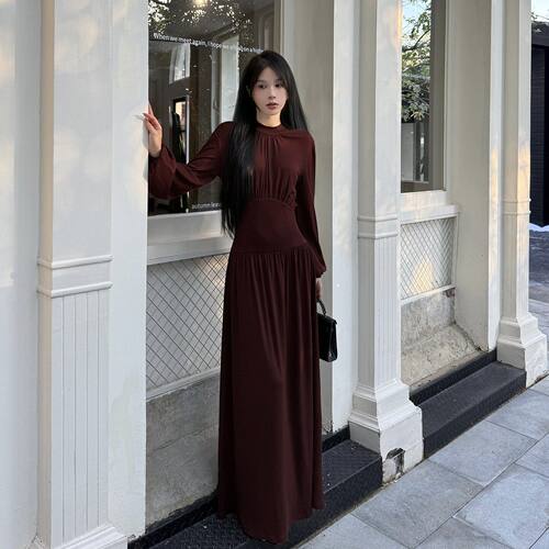 半高领收腰A摆连衣裙女