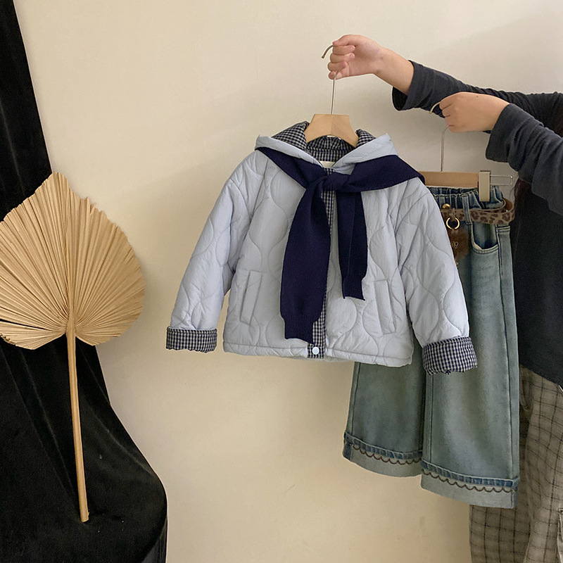 韩版女童冬季新款毛绒格子连帽棉服针织披肩2025加绒牛仔裤三件套