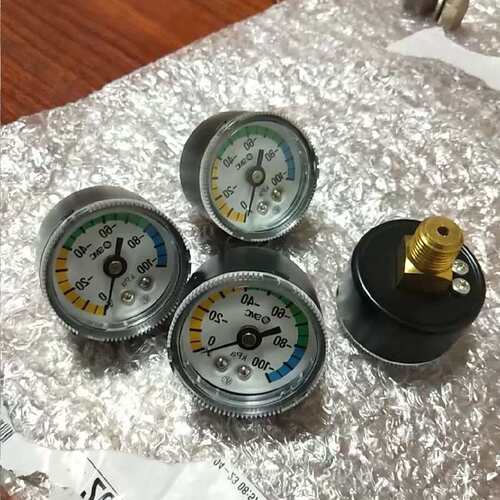 议价正品面板压力表GZ46－K－02工程尾货