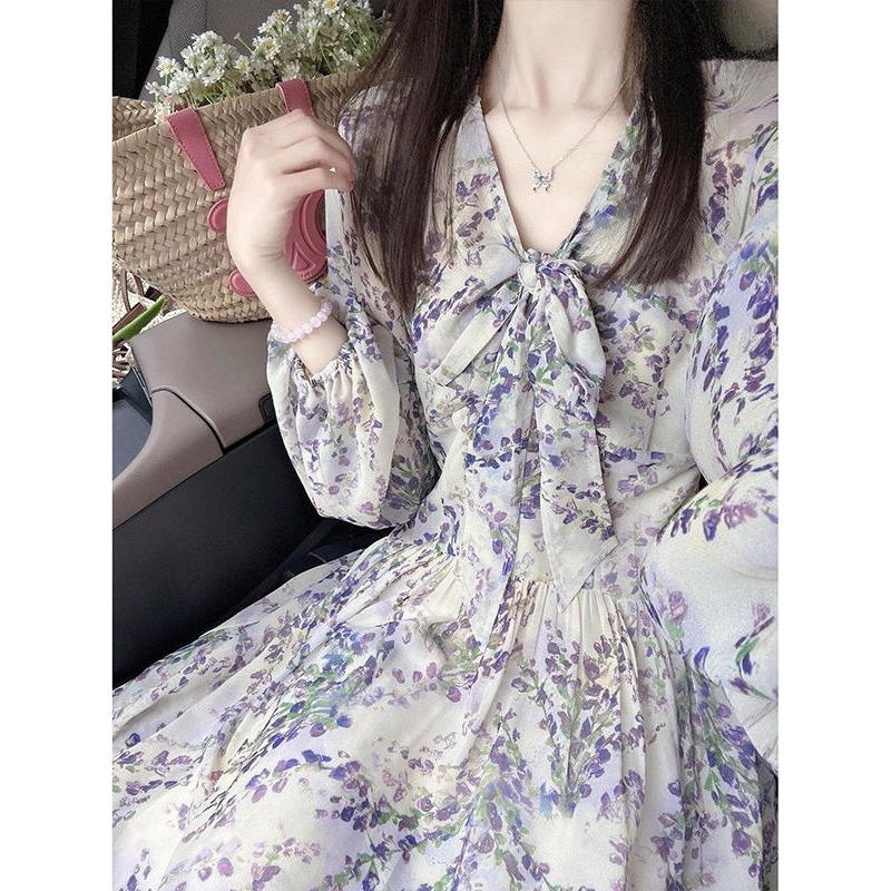 法式温柔风紫色碎花连衣