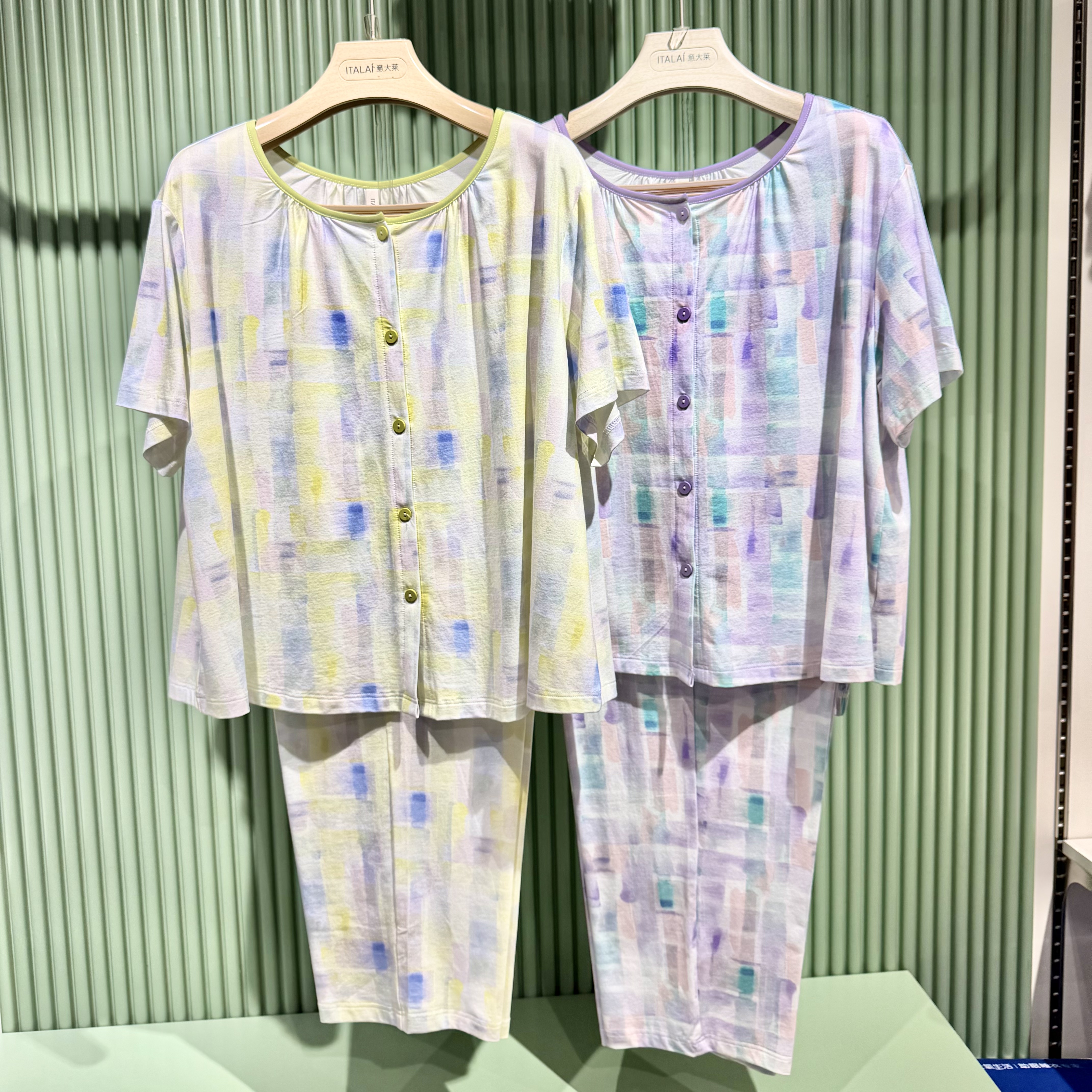 意大莱春夏女士太极石纤维圆领半袖印花开衫家居服睡衣套装6A548