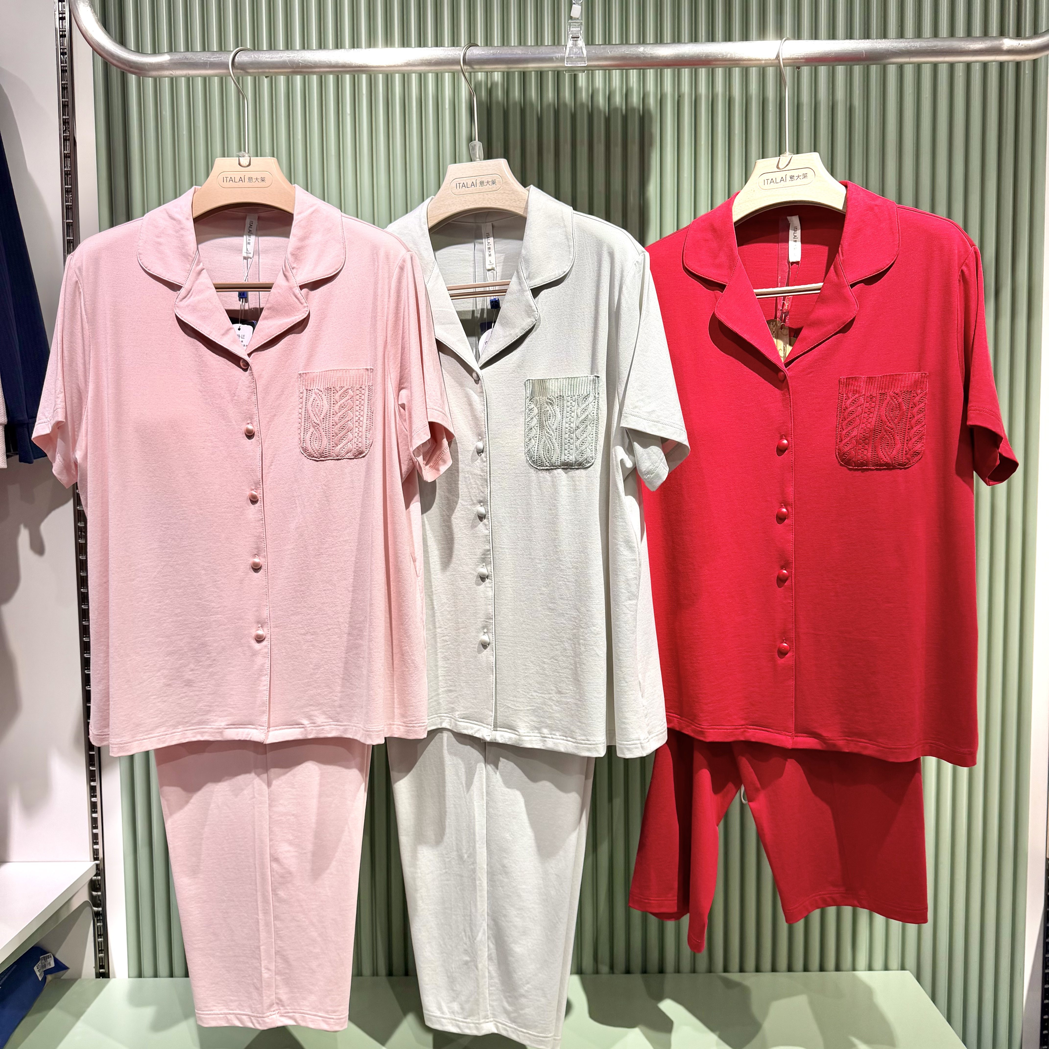 意大莱春夏女士太极石纤维带胸垫国民领半袖家居服睡衣套装6A397