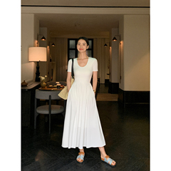 pusumede U领短袖连衣裙女夏季款高级感黑色裙子修身显瘦白色长裙