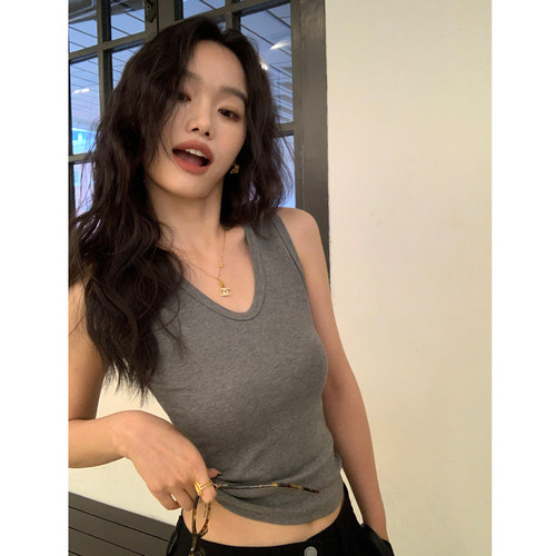 v领简约修身针织吊带上衣