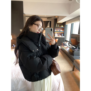 pusumede 轻盈智系 黑色立领连帽短款羽绒服女白鸭绒蓬松保暖外套