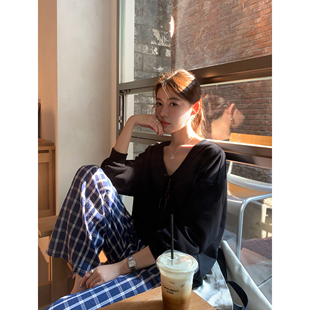 上衣 黑色宽松V领卫衣女韩系休闲百搭长袖 pusumede 现货7折