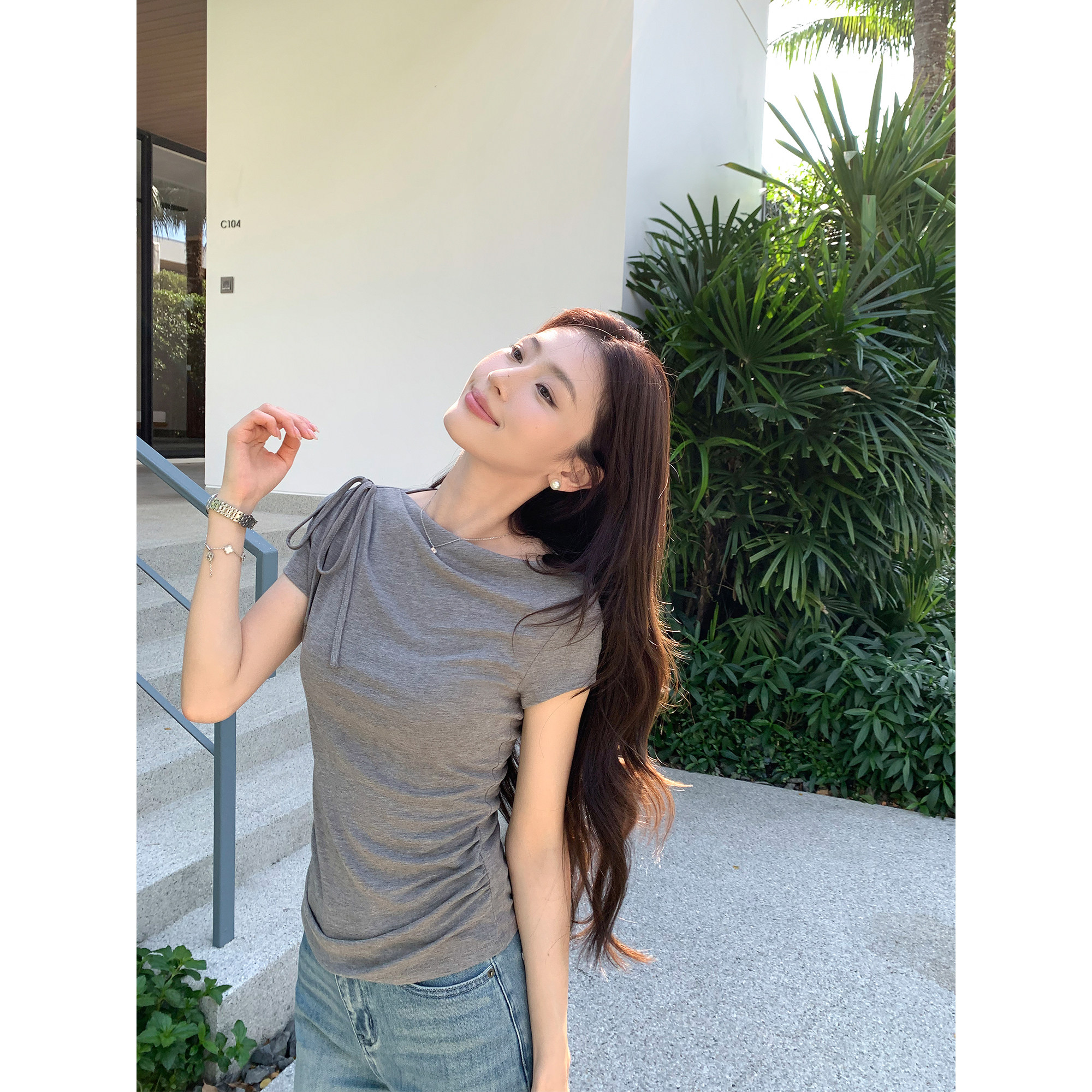 pusumede 烂漫悸动 一字领斜肩短袖t恤女绑带设计感修身收腰上衣