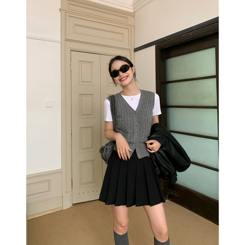 灰色V领麻花毛衣马甲女春秋