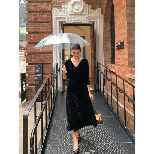 缪斯美神荡领丝绒连衣裙长裙