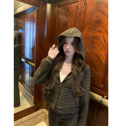 pusumede 柔昼叙梦 软糯条纹短款连帽外套女松弛显瘦喇叭裤两件套