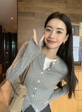 pusumede  灰调K门 灰色麻花针织开衫女气质修身上衣短款圆领外套