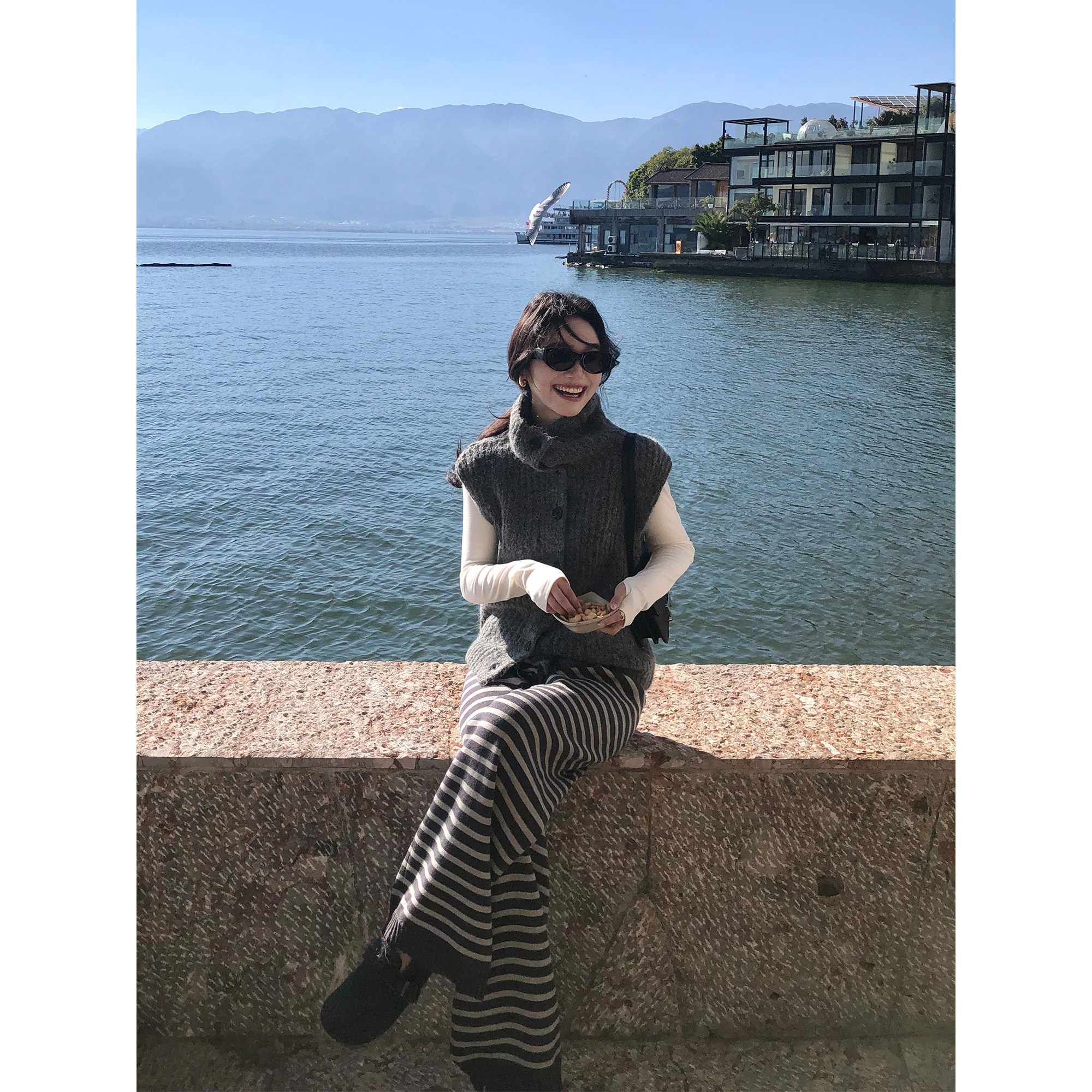 pusumede 轻暖和风 慵懒风半高领针织马甲女气质软糯蓬松内搭上衣