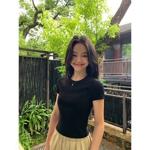 短款正肩圆领T恤女短袖