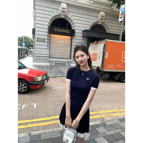短袖T恤女气质百褶半身裙套装