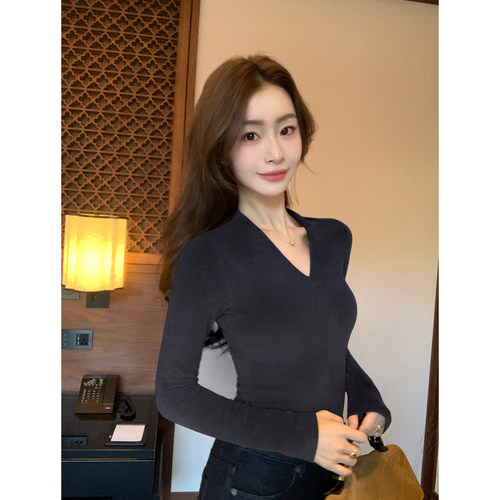 pusumede 悸动定格 极简V领正肩长袖t恤女修身抓绒内搭打底针织衫