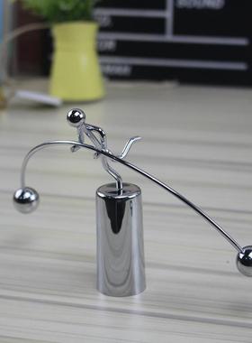 新款单脚大力士举重小铁人摆件 创意新奇特趣味装饰品定制