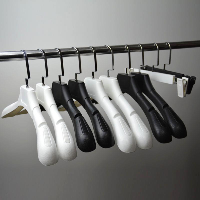 塑料衣架婚纱服装店用 男女防滑磨砂西装衣挂 黑白色加厚定制