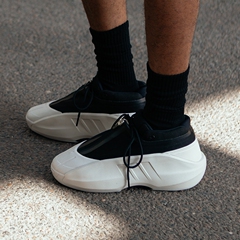 adidas Crazy lIInfinity 高帮复古篮球鞋面包鞋男款黑白色IE3079