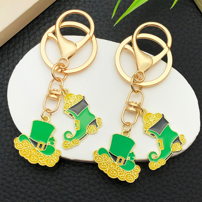 跨境卡通绿色滴油爱尔兰圣帕克节礼帽靴子合金钥匙扣背包挂件礼品
