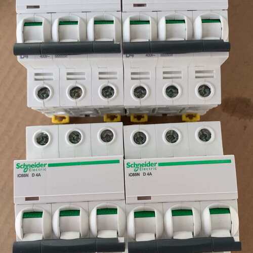 议价 型断路器A9F19304 iC65N3P4A