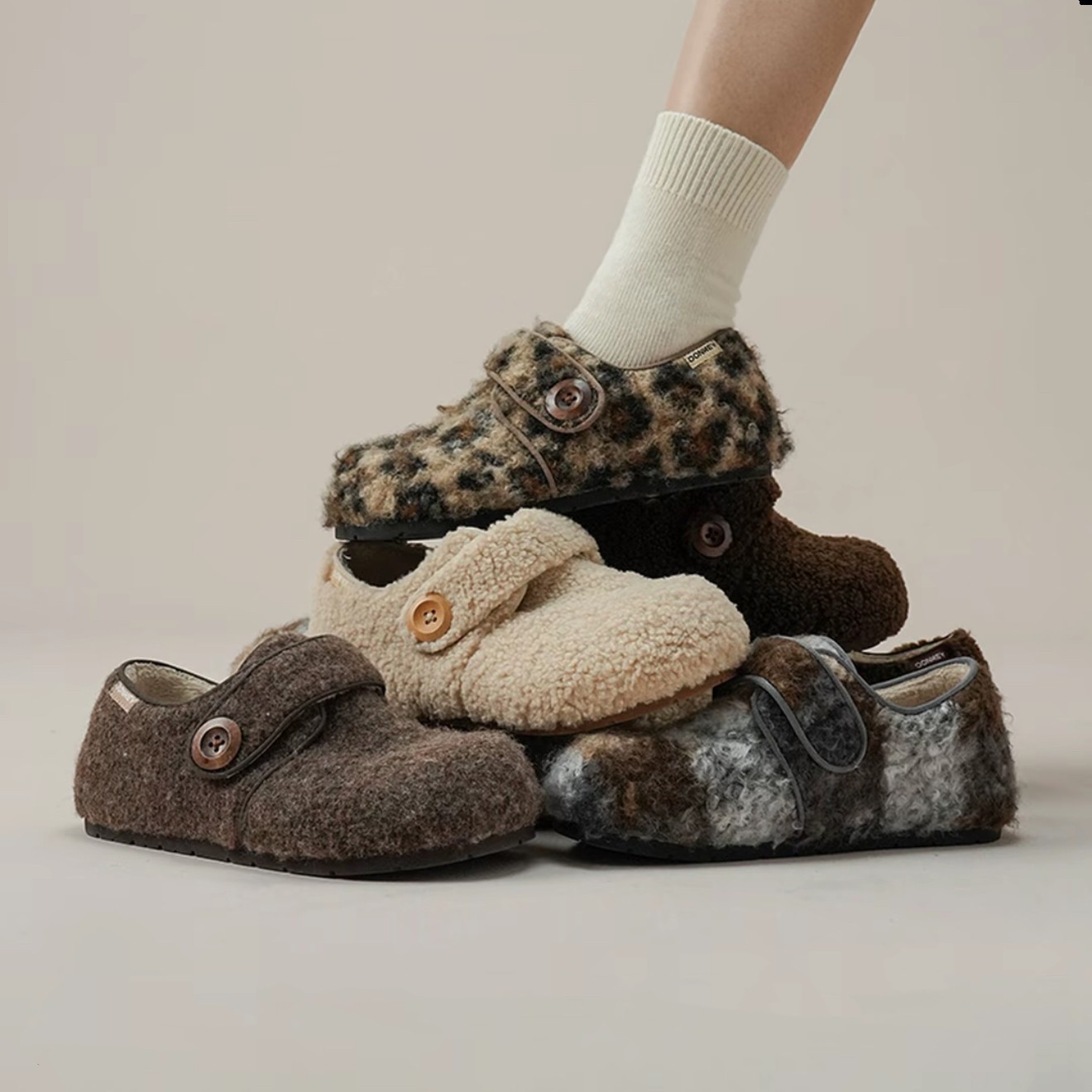 日本进口平底内增高一字加绒毛毛鞋女2025新款秋冬懒人外穿温柔风