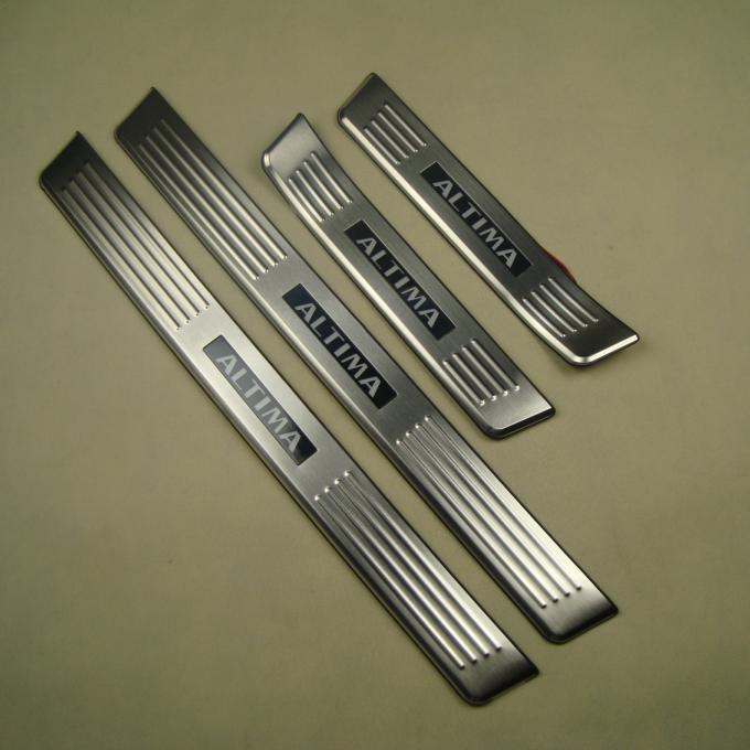 适用于13-17nissan尼桑Altima不锈钢带灯门槛条迎宾踏板door sill