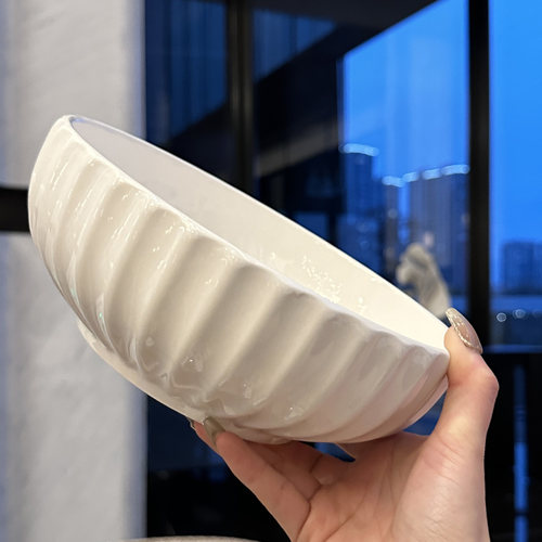 简约白色竖纹浮雕大汤碗