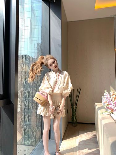 COOLLINE林子熙米色套装