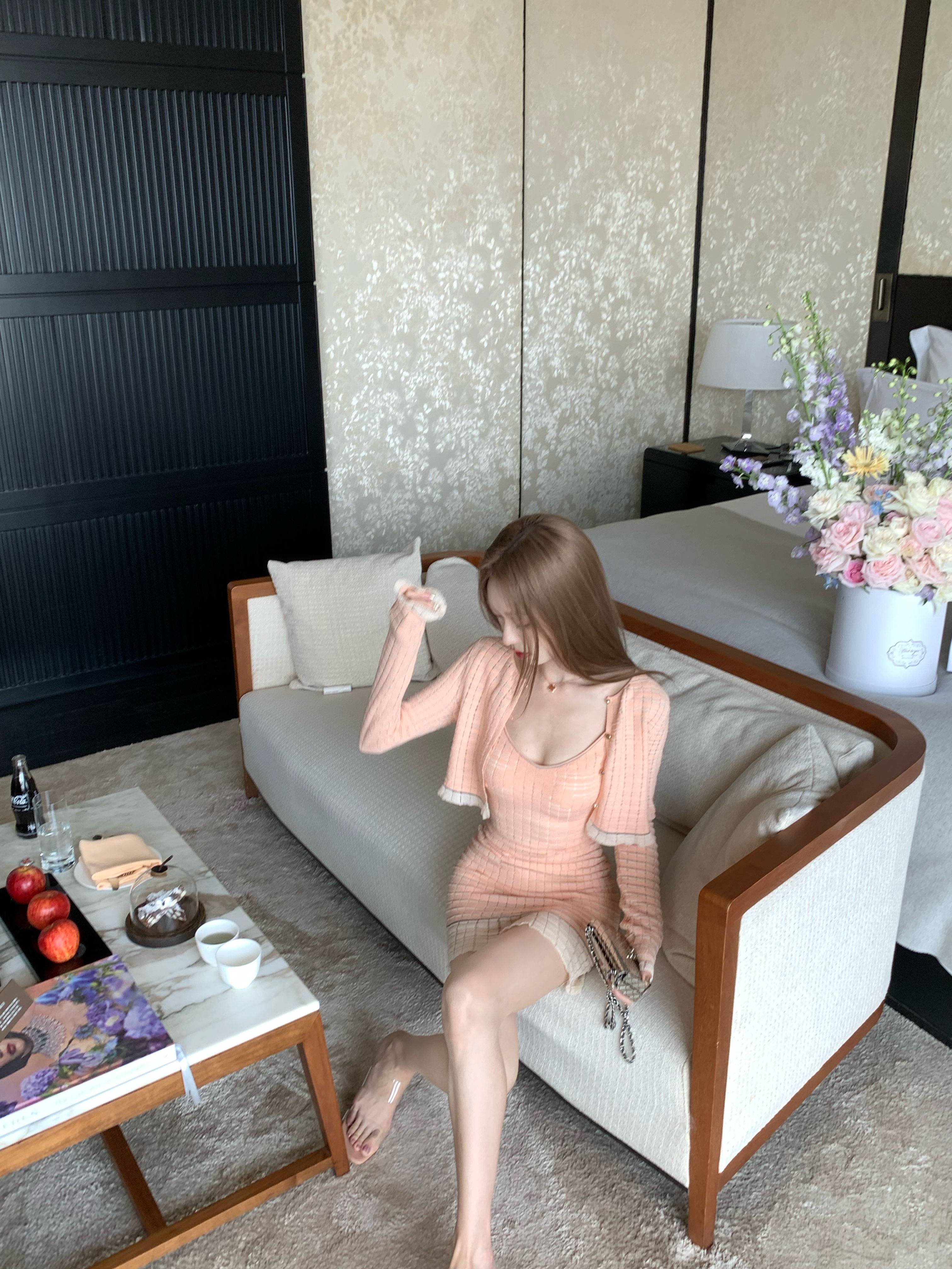COOLLINE 임자시 첫 익은 달콤한 복숭아 완전 화이트 니트 스커트 세트 부드러운 가디건 청순한 욕망 멜빵 스커트