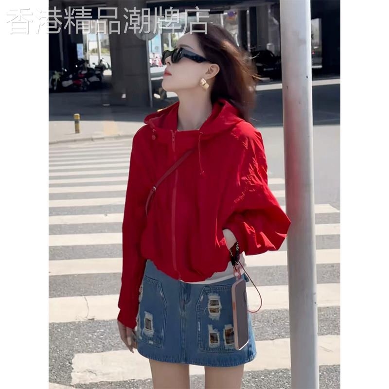 红色时尚连帽短外套女夏季欧货今年流行宽松百搭防晒服休闲冲锋衣