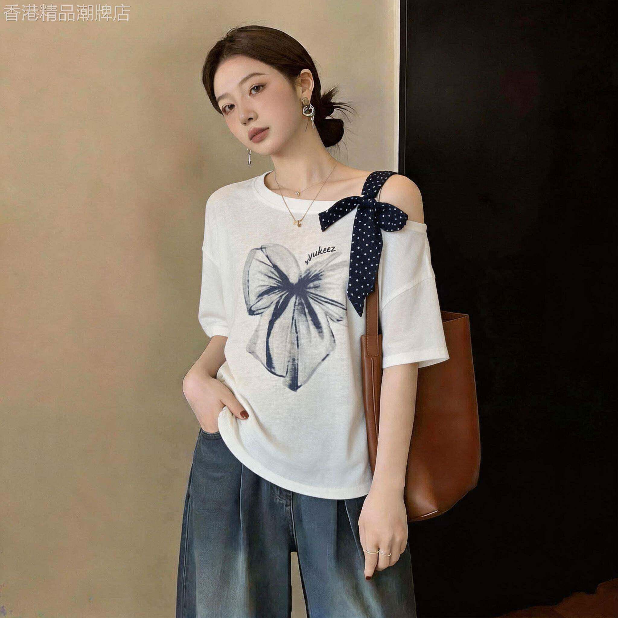 白色短袖T恤女夏季2026新款法式设计感露肩系带宽松显瘦套头上衣
