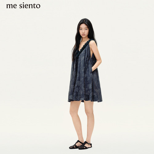 me siento 26SS桑蚕丝蕾丝花边深V领连衣裙