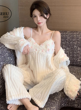 GP 珊瑚绒睡衣女冬季加绒性感吊带蕾丝带胸垫三件套加大码家居服