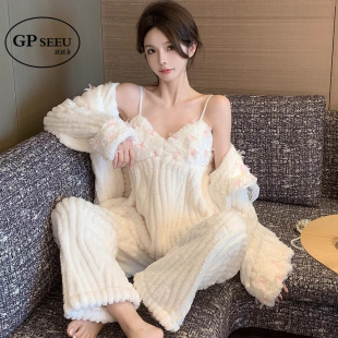 GP 珊瑚绒睡衣女冬季加绒性感吊带蕾丝带胸垫三件套加大码家居服