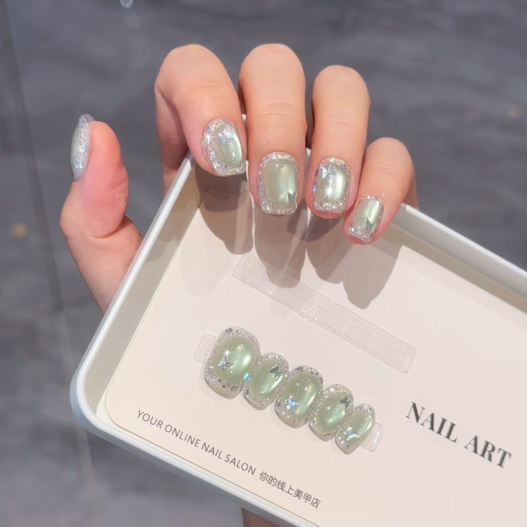 曼辞绿色清新猫眼短款美甲