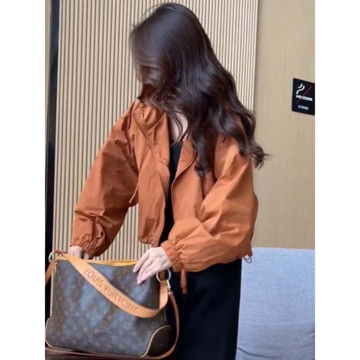 欧洲站连帽冲锋衣女短款2025秋新款小个子休闲百搭高级感夹克外套