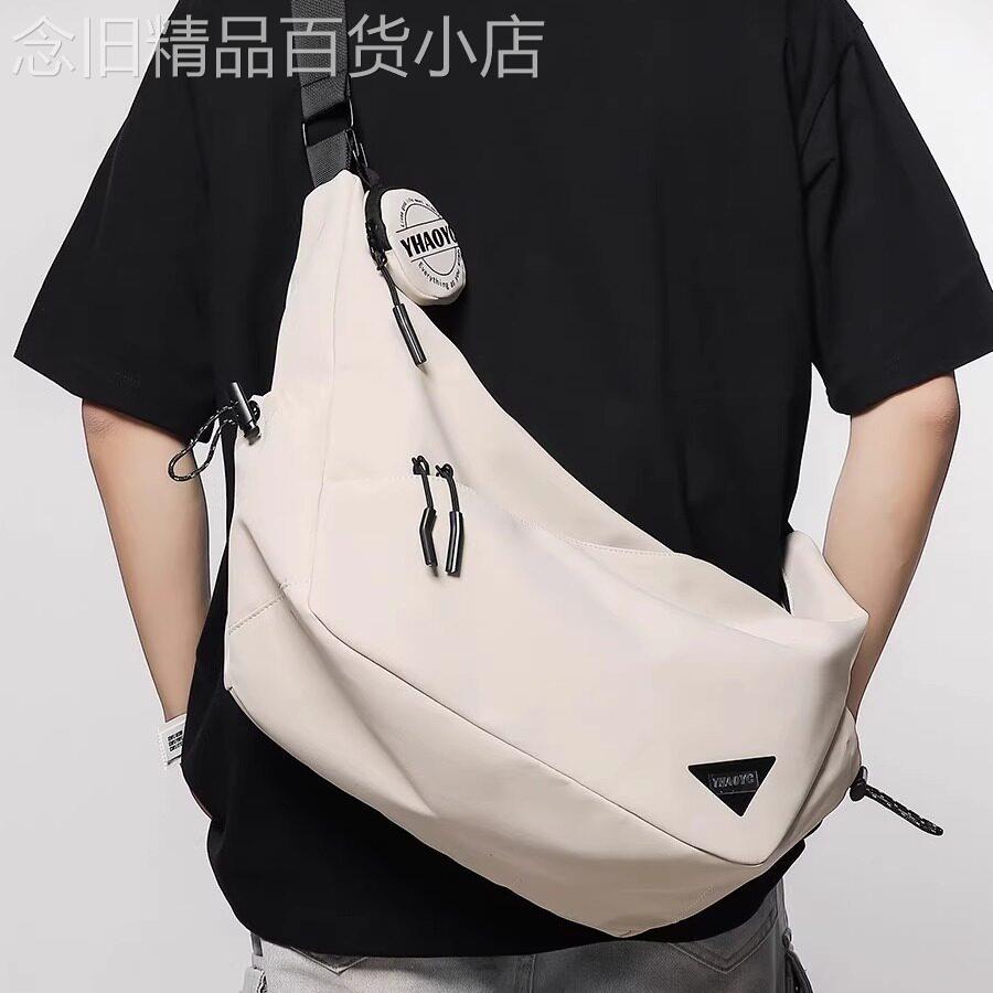 香港新款挎包男生潮牌休闲通勤单肩包女生机能骑行邮差包男士揹包