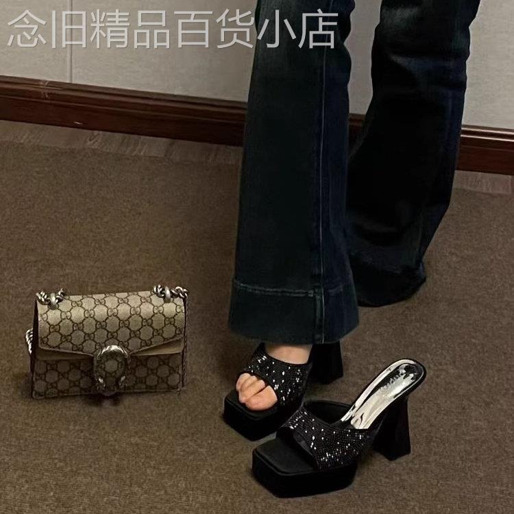 防水台超高跟露趾凉拖鞋女夏季外穿2026新款性感水钻一字粗跟凉拖