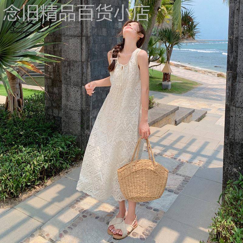 米白色法式无袖背心洋装女夏2026新款刺绣镂空慵懒度假风长裙