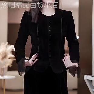 时尚超好看喇叭袖黑色丝绒上衣女2026春季新款洋气别致高级感穿搭
