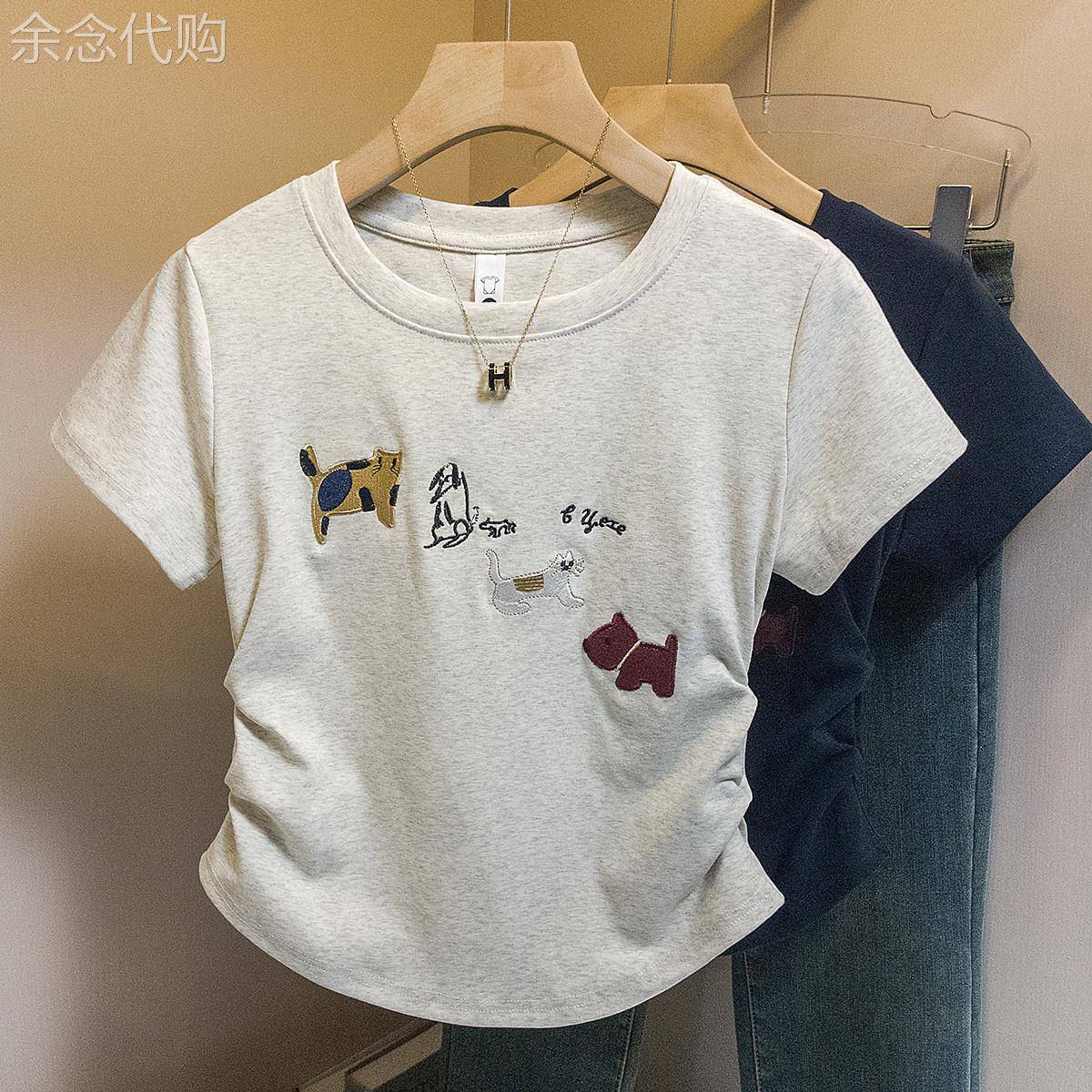 灰色正肩短袖T恤女夏季薄款2026新款韩版修身显瘦褶皱印花上衣潮